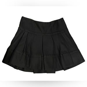 Zara pleated mini skirt in black! Beautiful and in great condition.
